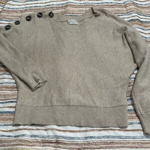 Soft sweater with buttons